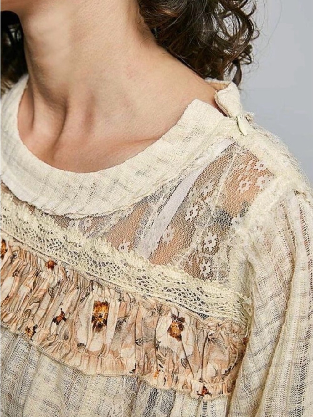 POL Floral Ruffle Zip Accent Ribbed Top in Natural New Size Medium - Picture 5 of 9